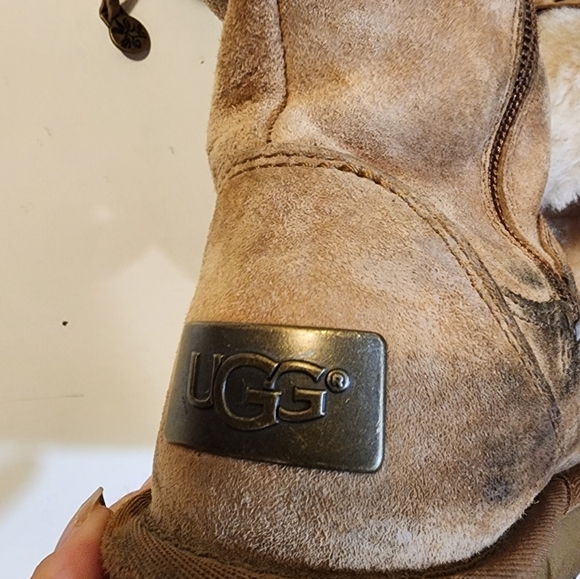 UGGS Australia women's  plumdale Genuine Shearling Charm boots with chestnut 5 - Picture 3 of 15